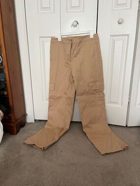 Women’s cargo Pants in Tan
